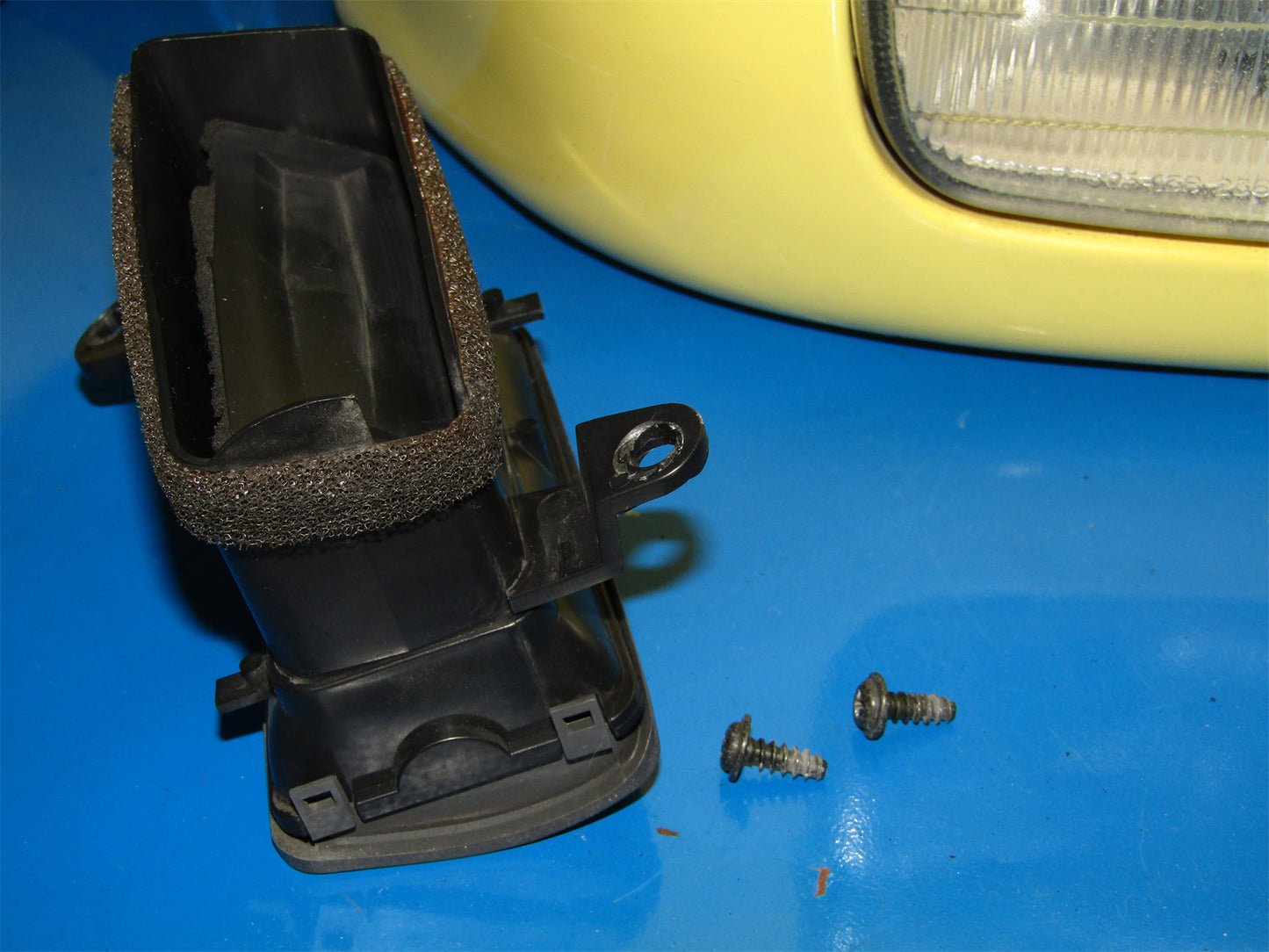 92 93 94 95 96 Toyota Camry OEM Interior Dash Air Vent Louver - Right