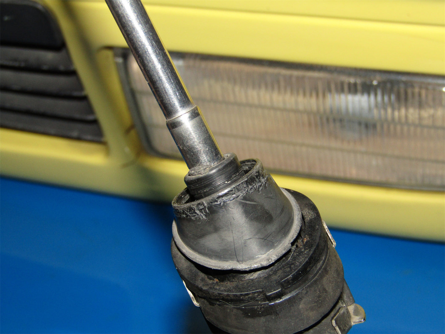 92 93 94 95 96 Lexus ES300 OEM Power Antenna Top Mount Mounting Lock