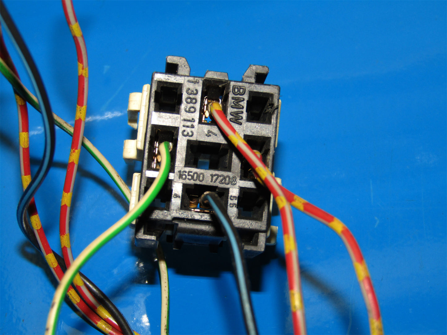 92-95 BMW 325i OEM V23134-K59-X222 Relay Pigtail Harness Connector