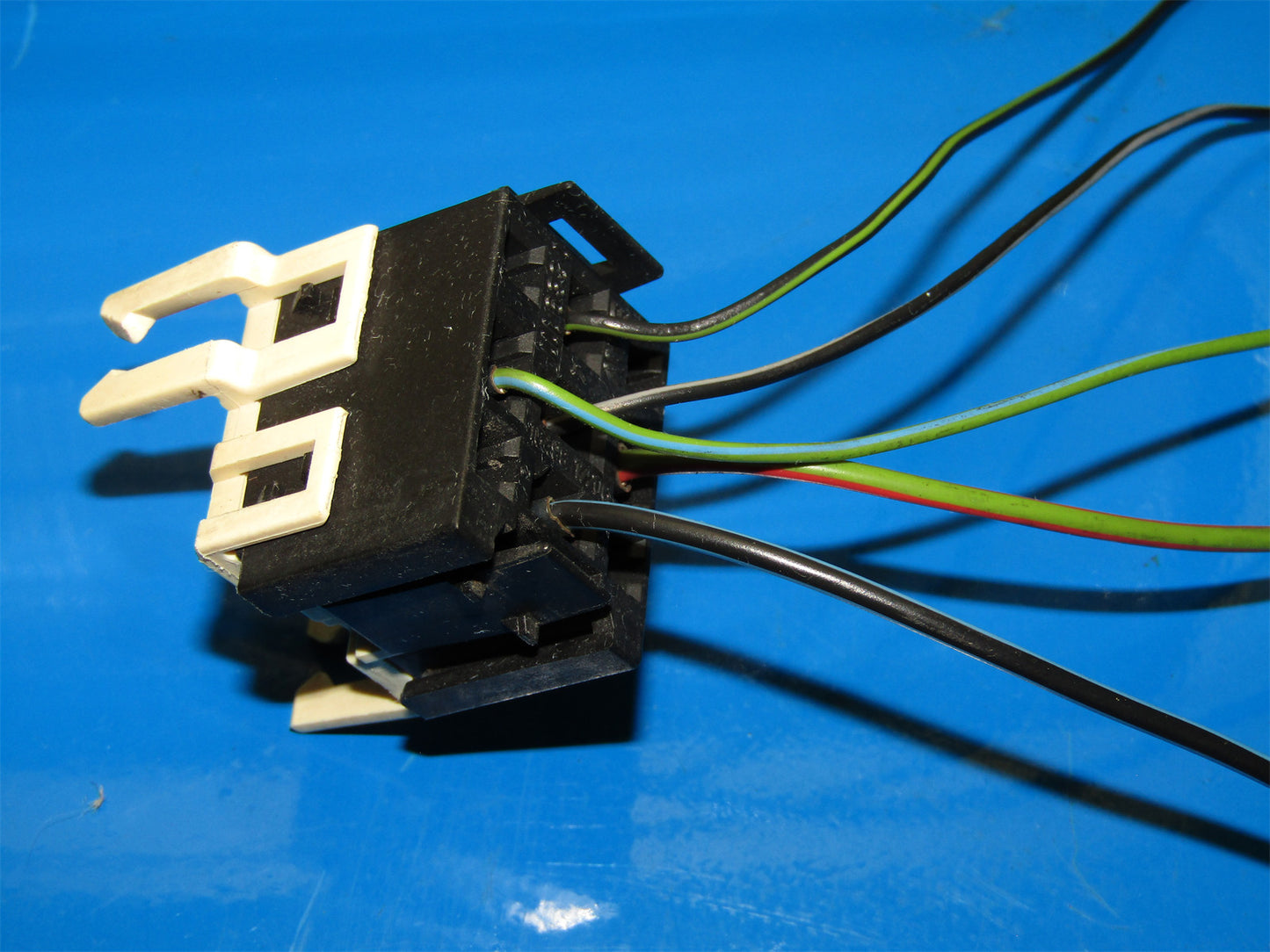 92-95 BMW 325i OEM V23134-K52-X181 Relay Pigtail Harness Connector