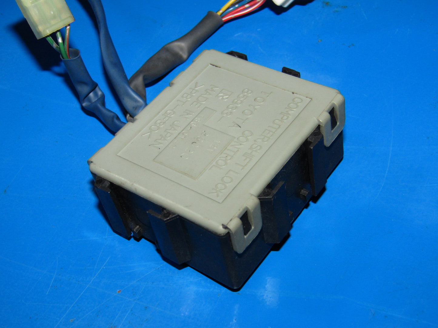 92-96 Lexus ES300 OEM A/T Computer Shift Lock Control Module 85933-33020