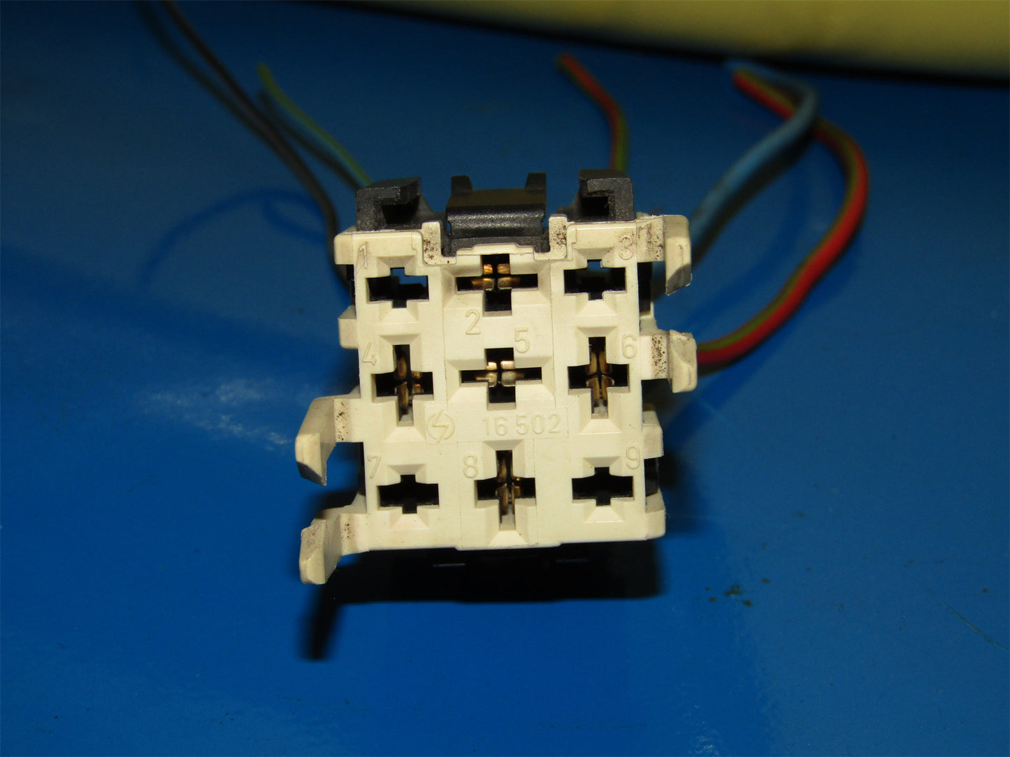 92-95 BMW 325i OEM V23134-E59-X107 Relay Pigtail Harness Connector