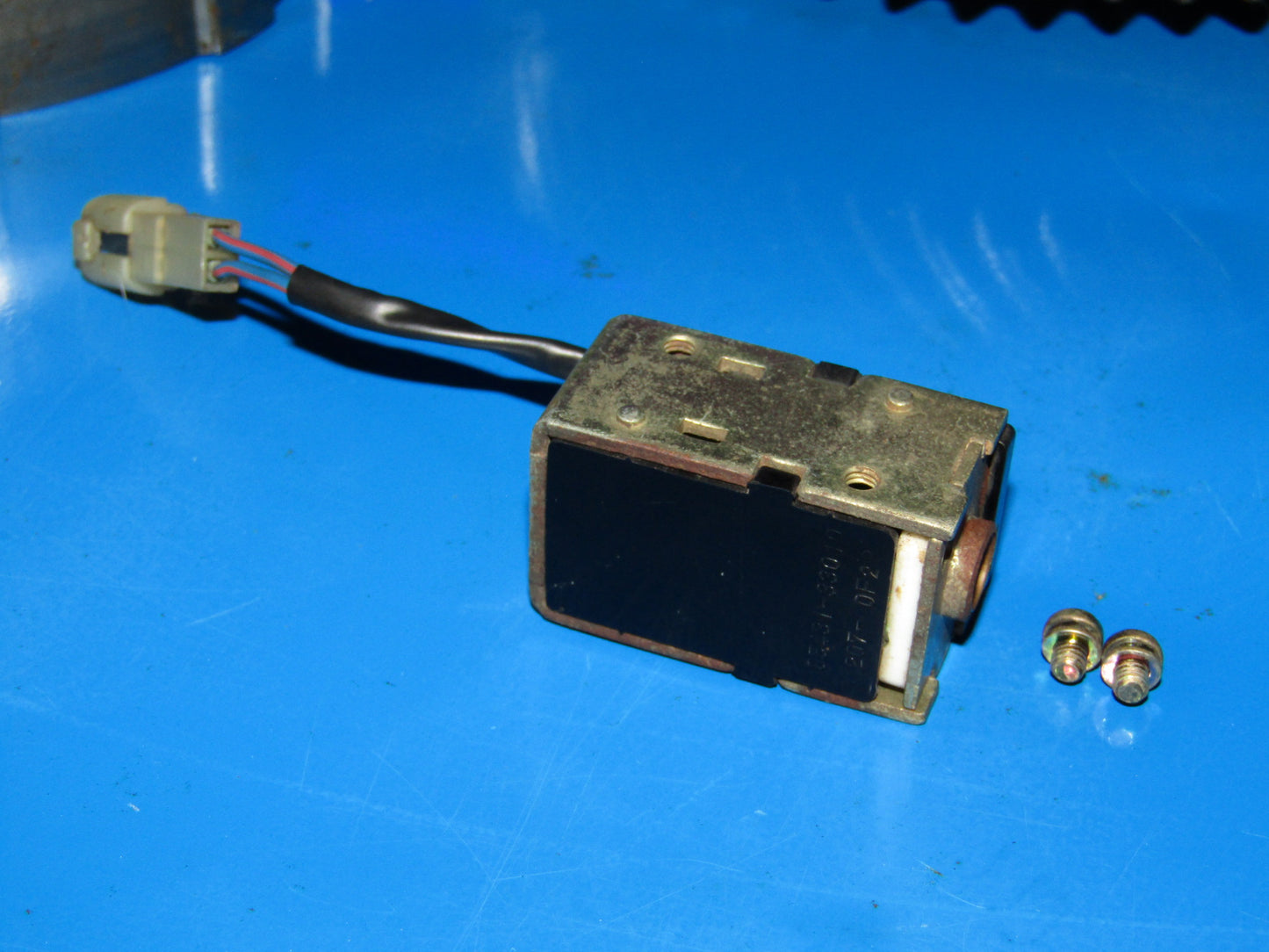 92-96 Lexus ES300 OEM A/T Shift Lock Solenoid 85431-33010