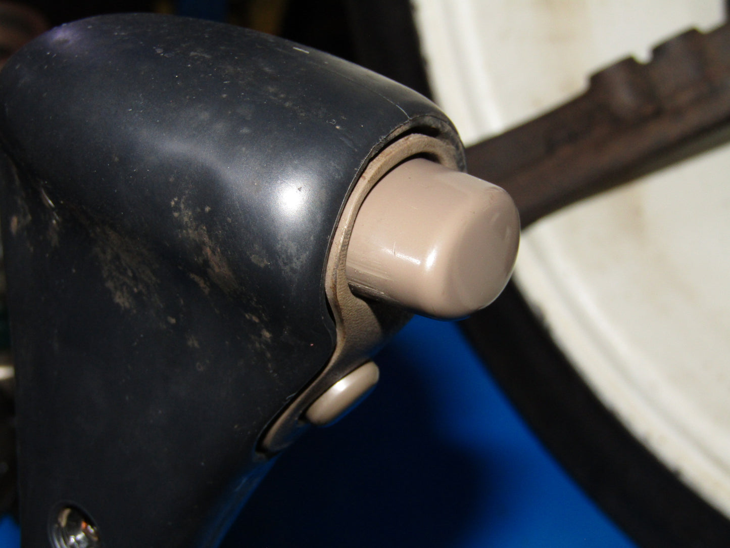 92-96 Lexus ES300 OEM A/T Shift Knob Shifter Release Button Switch