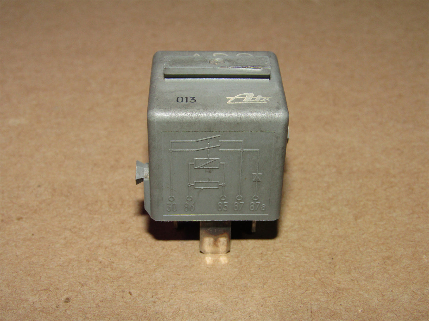 BMW OEM Relay V23134-B57-X152 / 10.0822-0020.1