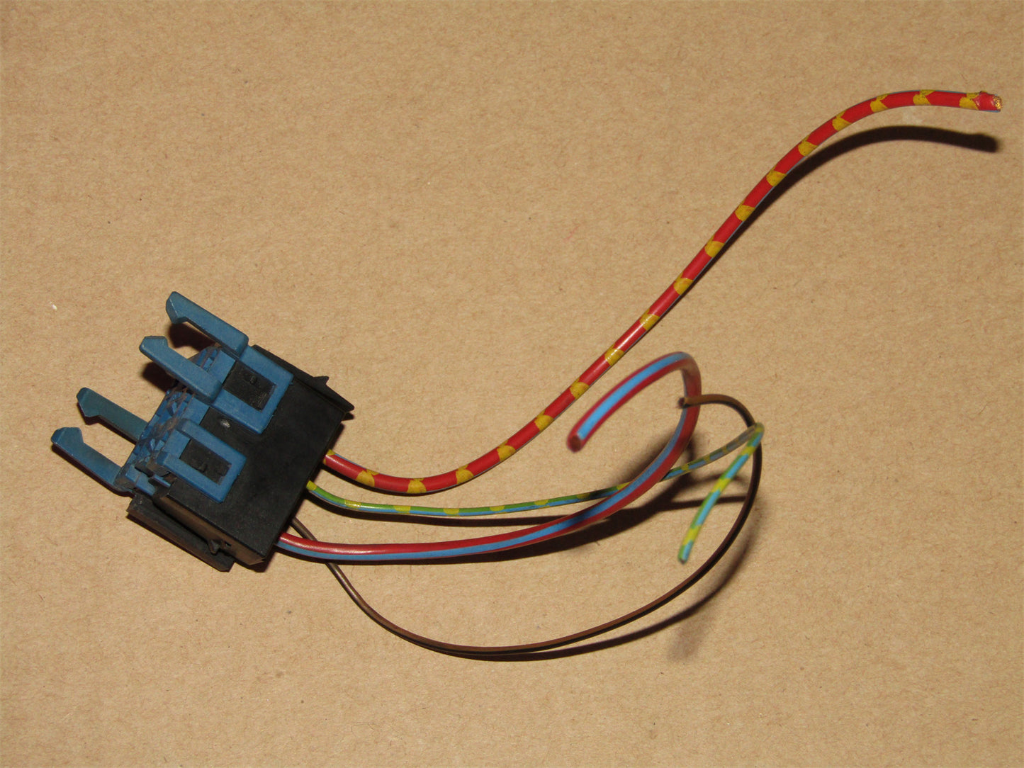 92-95 BMW 325i OEM V23134-A52-X153 ABS Relay Pigtail Harness Connector