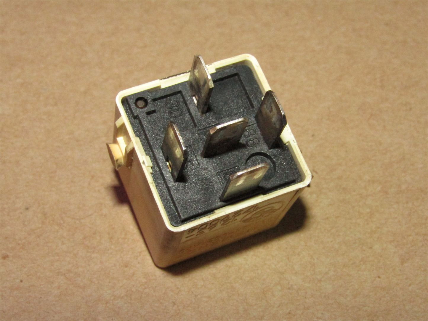 BMW OEM Relay V23134-C52-X90 / 12.63-1729004