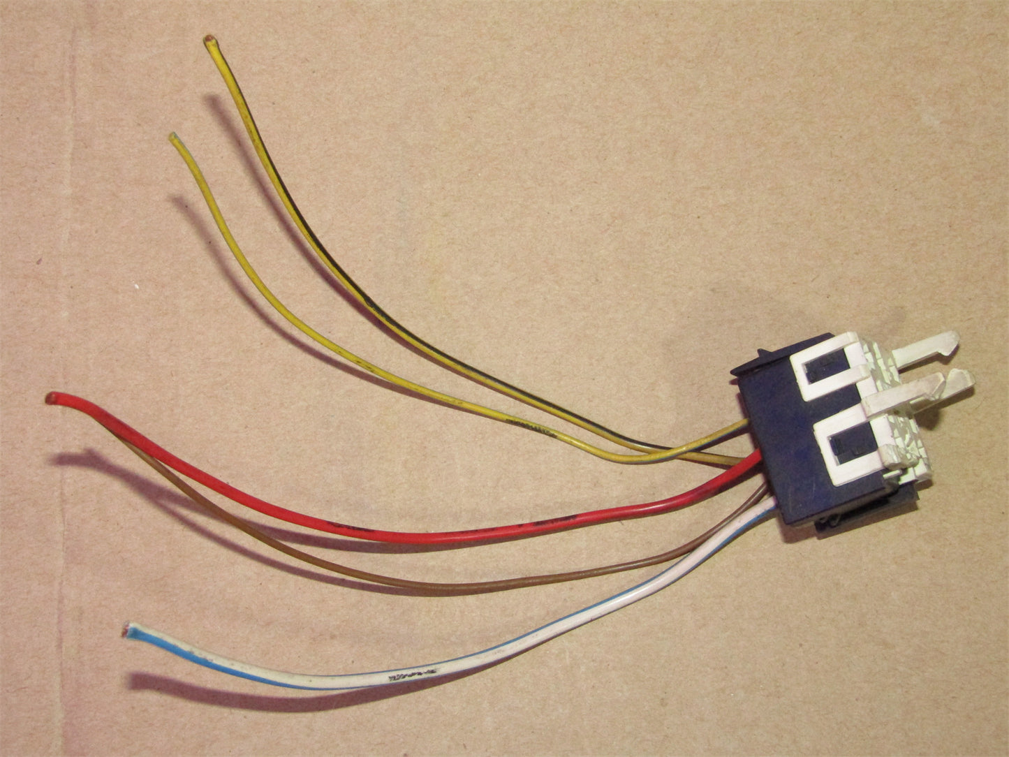 92-95 BMW 325i OEM V23134-C52-X90 Relay Pigtail Harness Connector