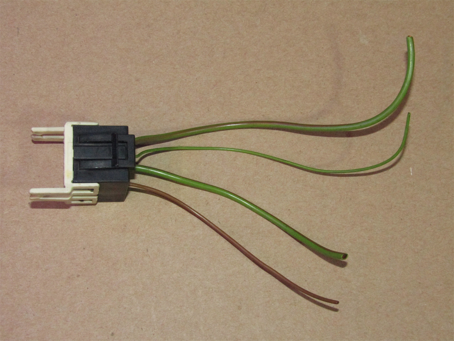 92-95 BMW 325i OEM V23134-K59-X222 Relay Pigtail Harness Connector