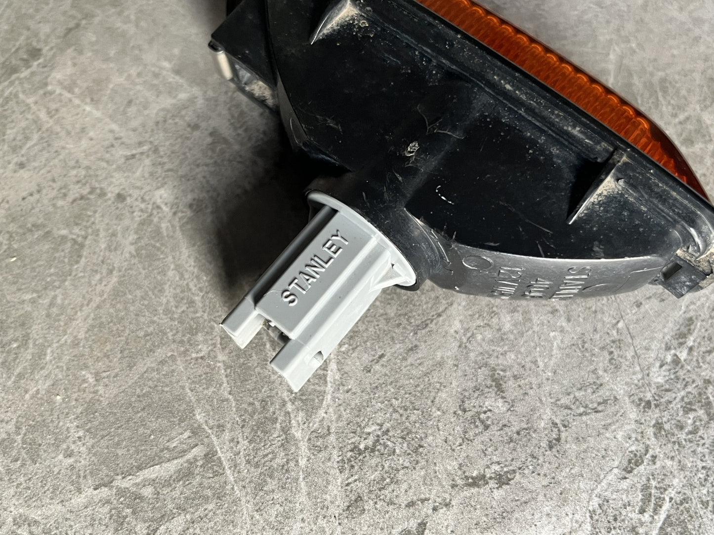 98-02 Honda Accord OEM JDM Front Fender Side Marker Light Lamp Bulb Socket