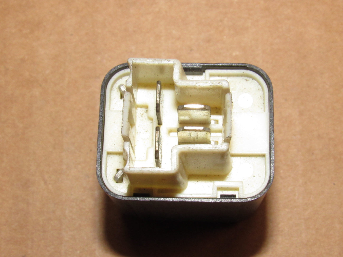 Toyota OEM Relay 85925-32010 056700-7060