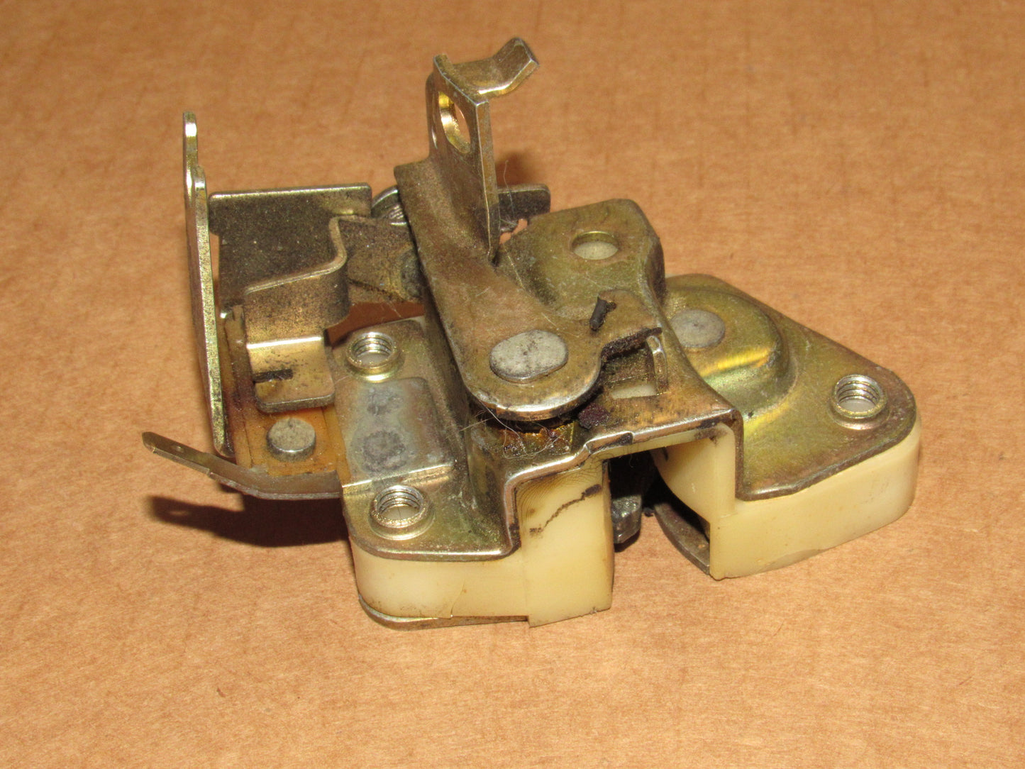 84 85 86 87 88 89 Nissan 300ZX OEM Hatch Door Trunk Latch