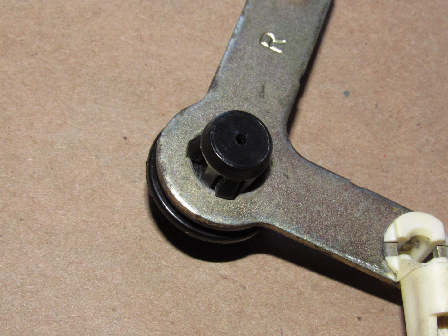 94-97 Mazda Miata 1.8L OEM Door Linkage Rod Bell Crank Arm Clips - Right