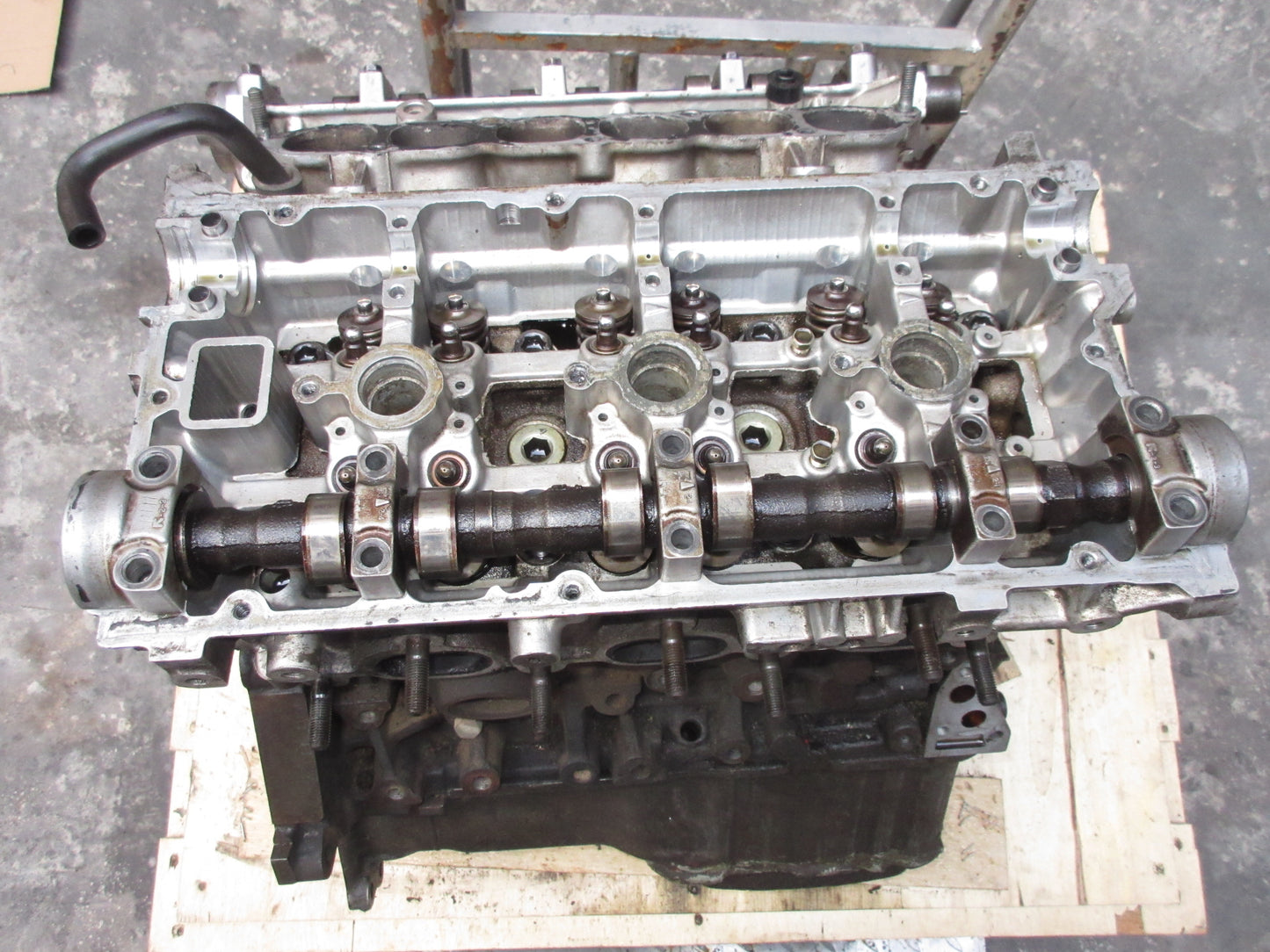 91 92 Mitsubishi 3000GT 3.0L DOHC OEM Front Exhaust Camshaft Bearing Cap