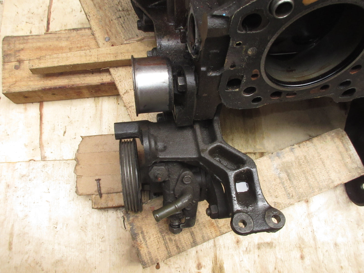 91 92 Mitsubishi 3000GT 3.0L DOHC OEM Power Steering Pump Mounting Bracket