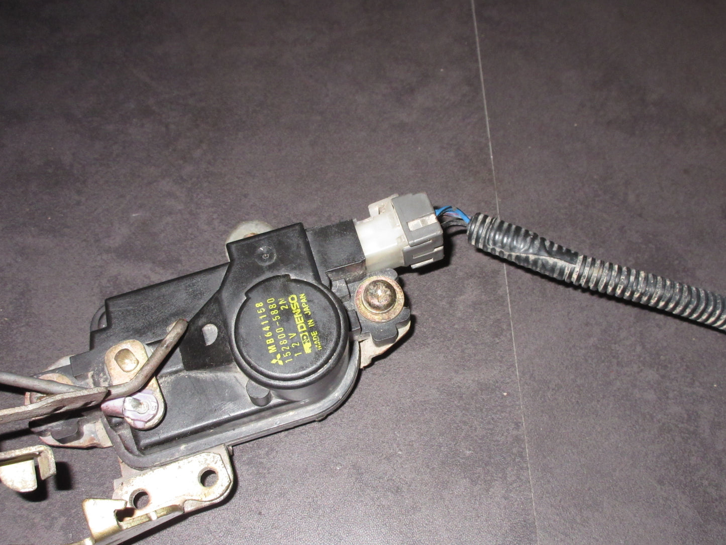 91 92 93 94 95 96 Mitsubishi 3000GT Door Latch Actuator Harness Connector - Right