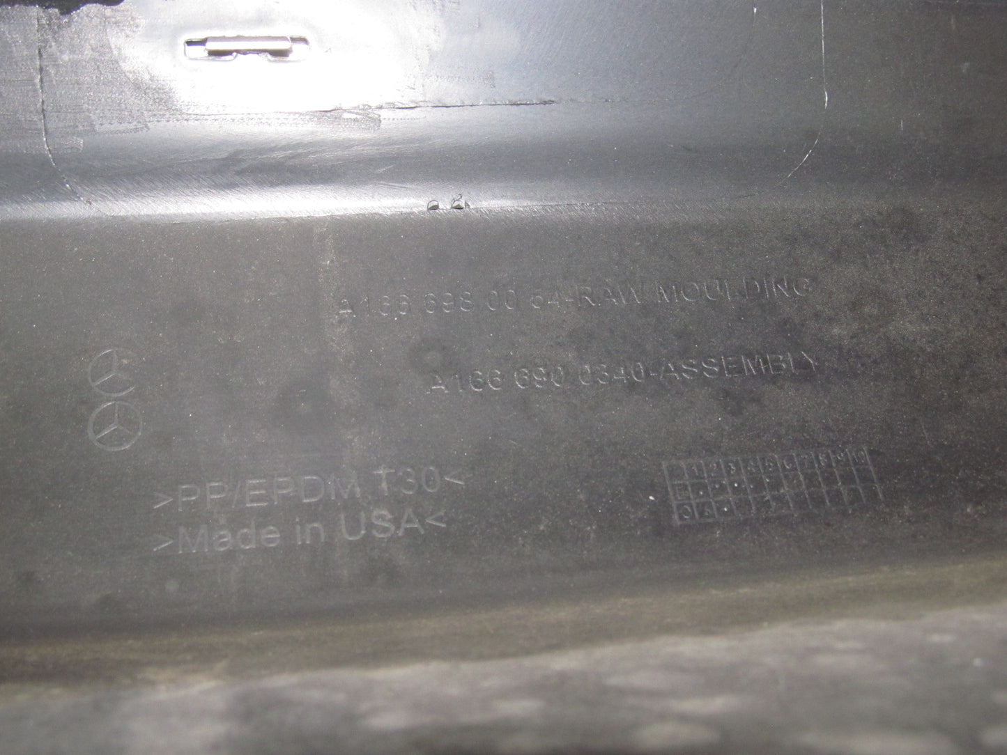 16-19 Mercedes-Benz GLE 400 SUV 4 Door OEM Door Rocker Panel Cover Moulding