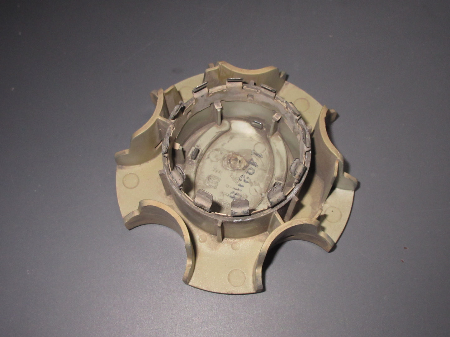 92 93 94 95 96 Lexus ES300 OEM Wheel Center Cap