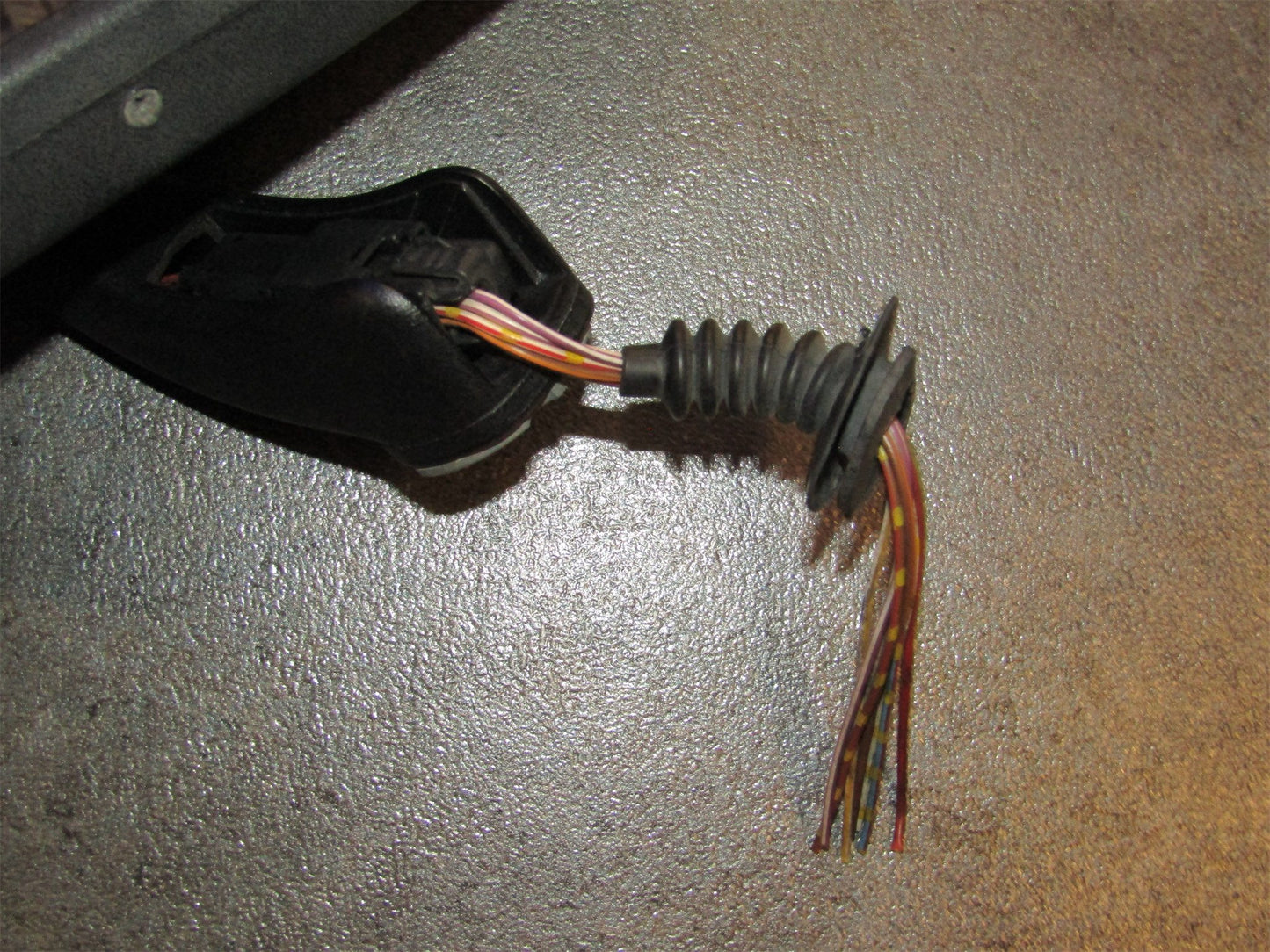 92 93 94 95 BMW 325i OEM Interior Rear View Mirror Pigtail Harness Connector