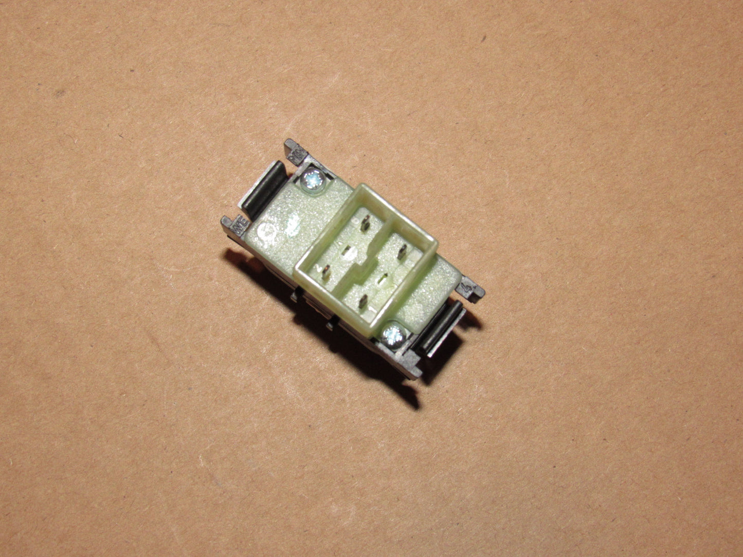 04-08 Chrysler Crossfire OEM Rear Wheel Release Tow Switch