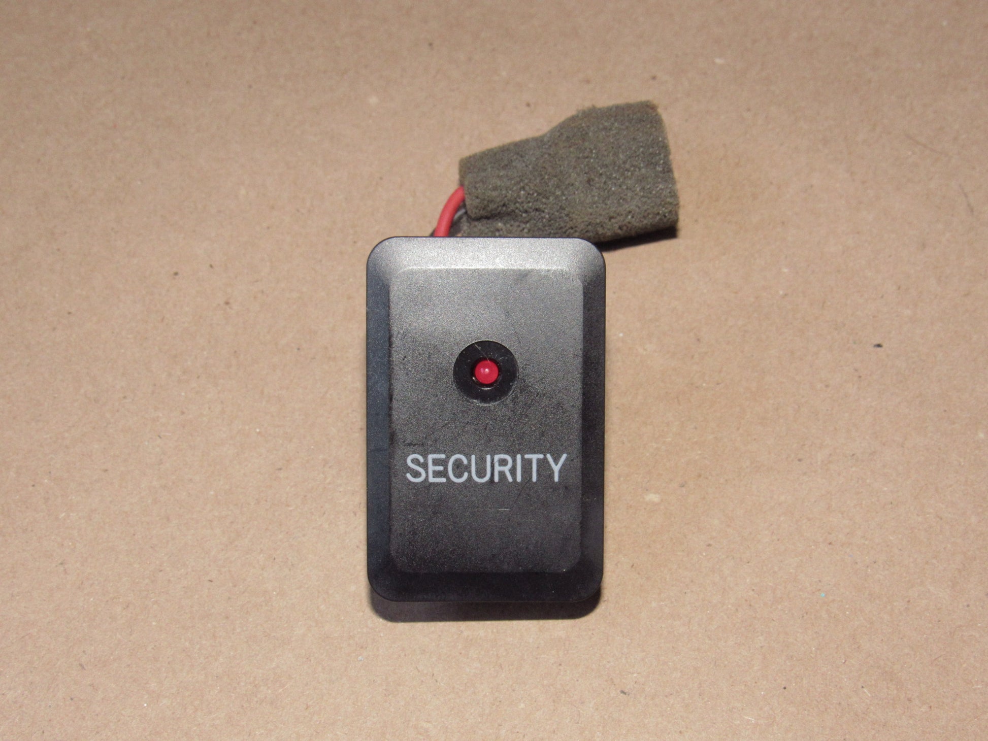 01-04 Mitsubishi Montero Sport OEM Anti Theft Security Light