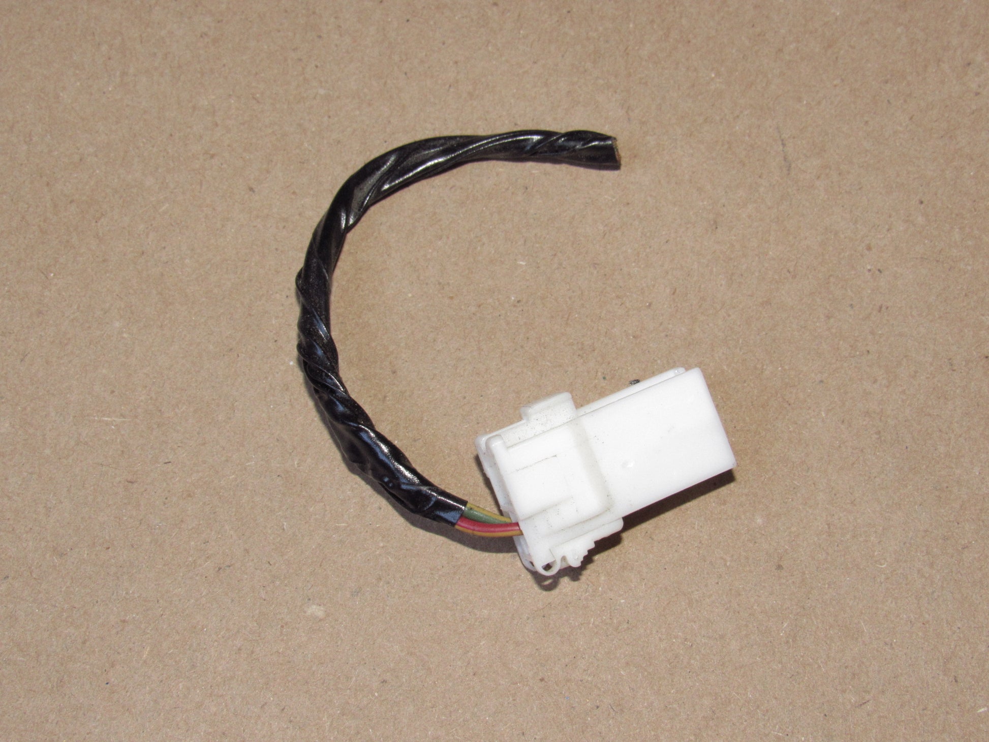 01-04 Mitsubishi Montero Sport OEM Anti Theft Security Light Pigtail Harness Connector