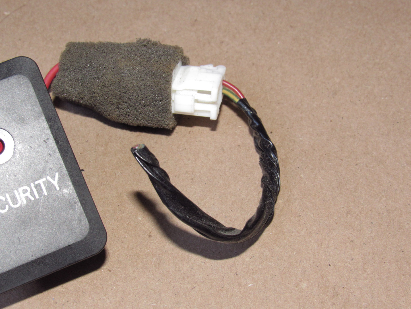 01-04 Mitsubishi Montero Sport OEM Anti Theft Security Light Pigtail Harness Connector