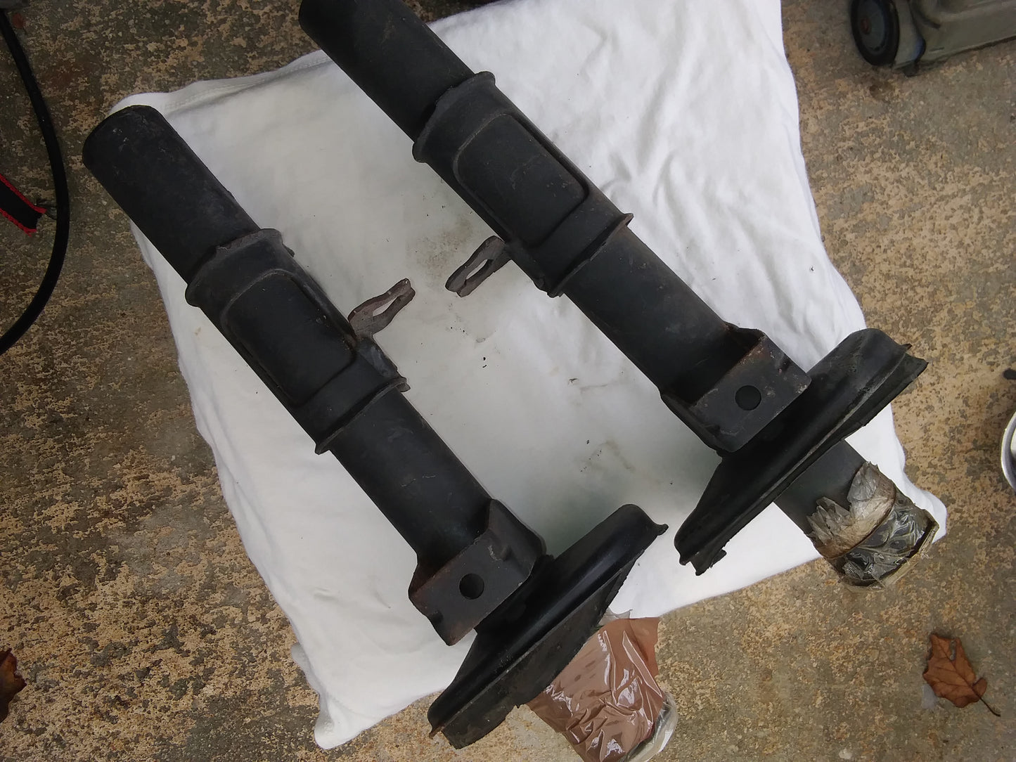 85 86 87 88 89 Toyota MR2 OEM Front Suspension Strut Casing