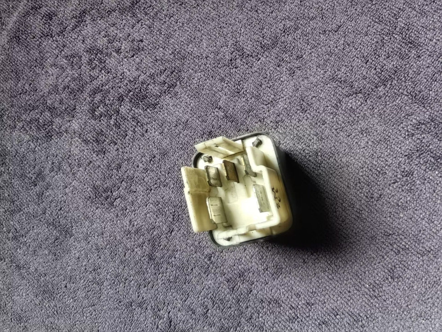 Toyota OEM Relay 90987-04002