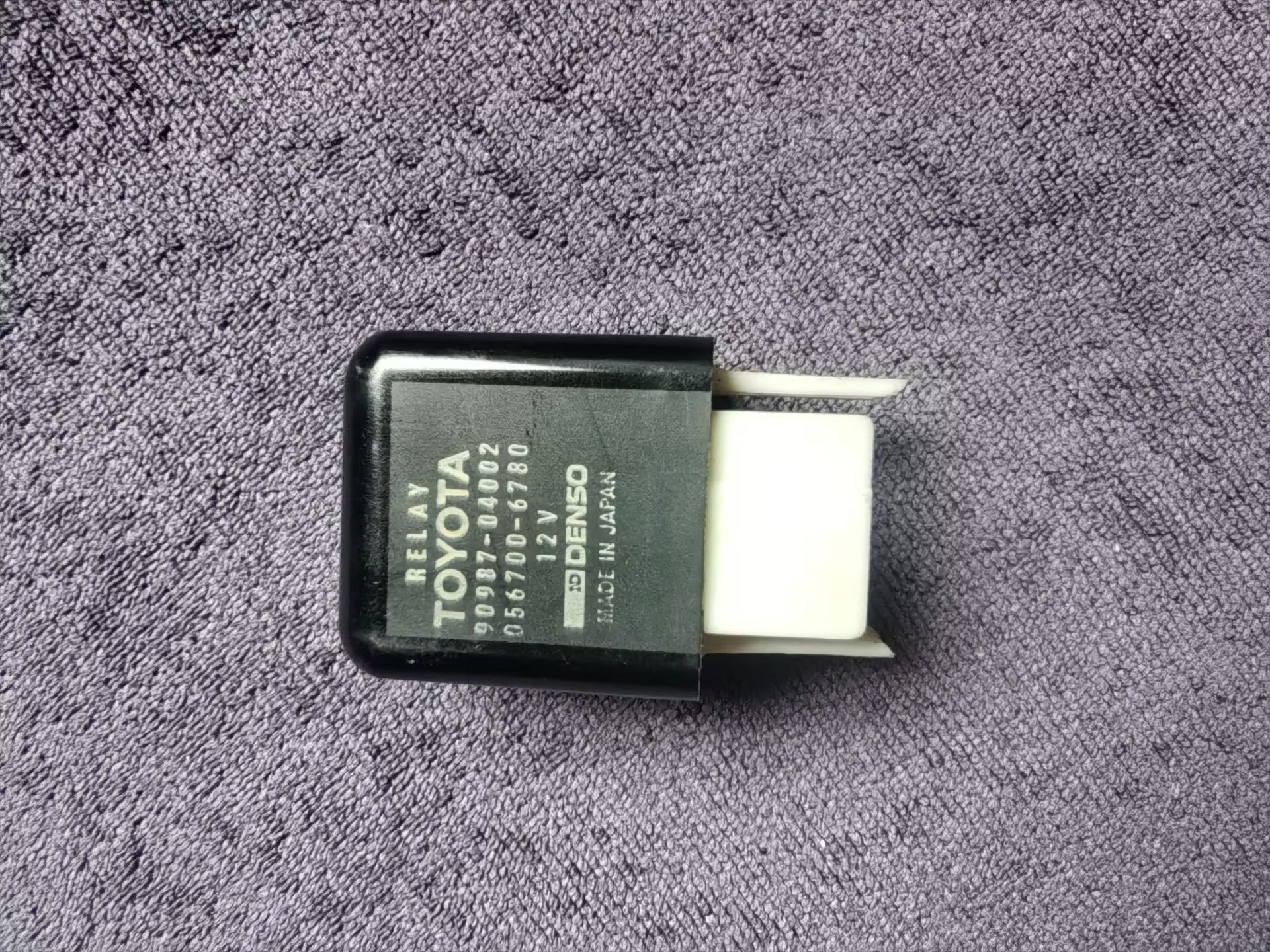 Toyota OEM Relay 90987-04002