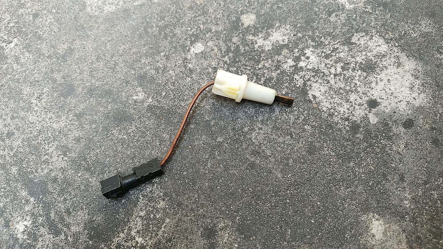92-95 BMW 325i OEM Horn Carbon Contact Pin