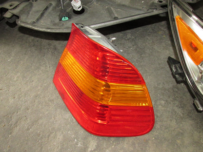 02 03 04 05 BMW 325i Sedan OEM Tail Light - Right