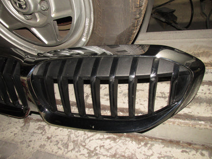 19 20 21 22 BMW 330i OEM Front Bumper Grille