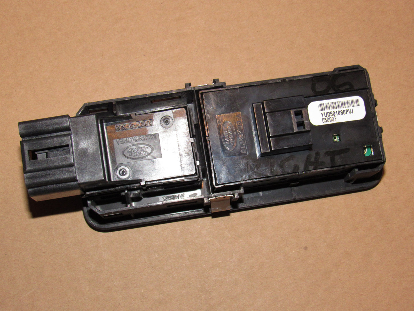 05-09 Land Rover Range Rover OEM Rear Window Switch and Audio Jack