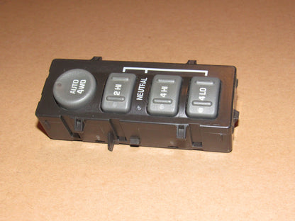 02 Chevrolet Avalanche OEM Auto 4WD 2WD Transfer Case Switch
