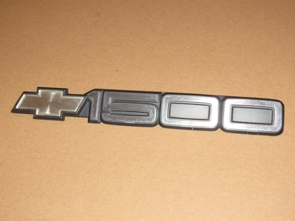 95-98 Chevrolet Silverado 1500 OEM Front Door Badge Emblem