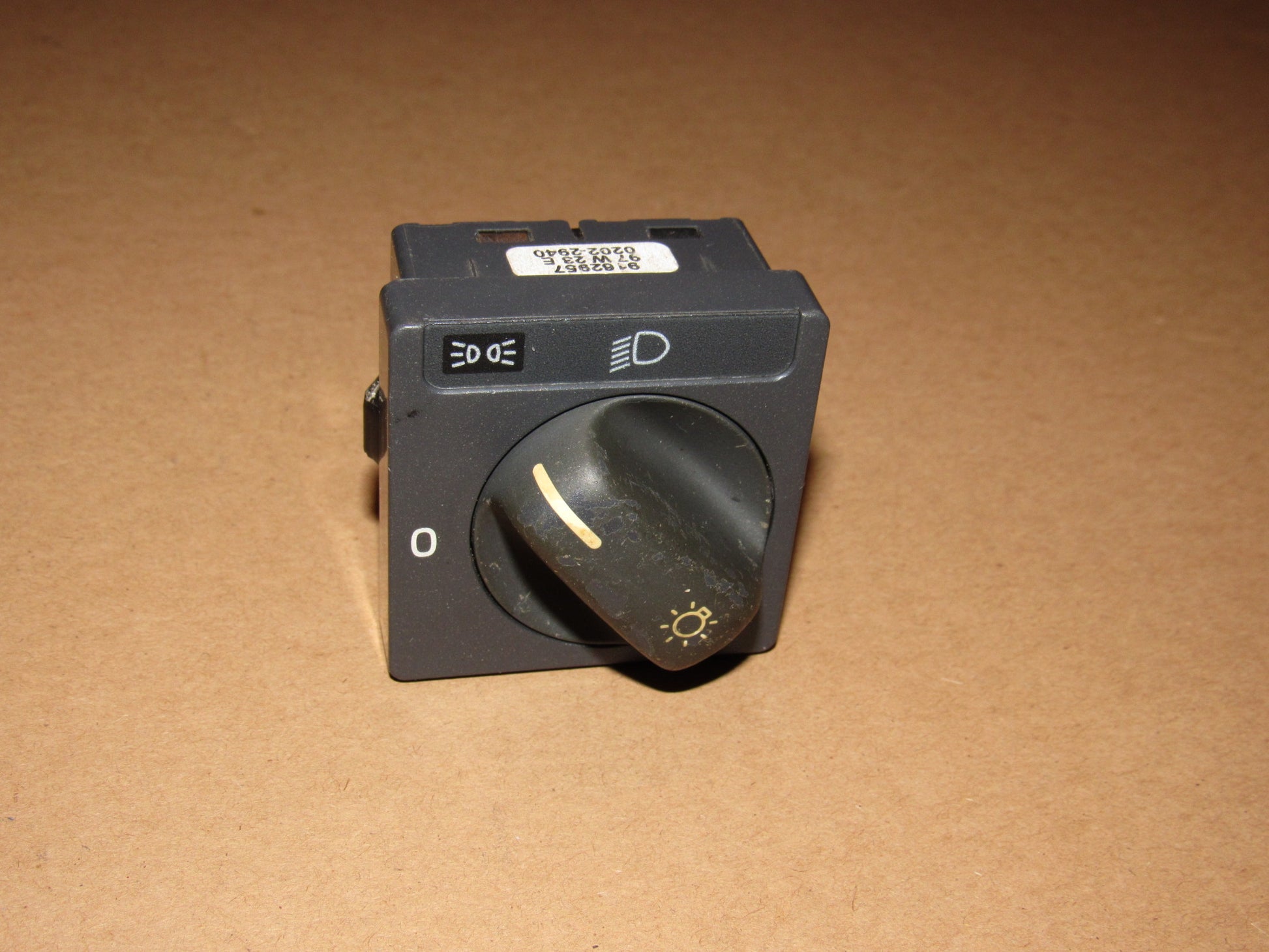 98-00 Volvo V70 OEM Headlight Switch